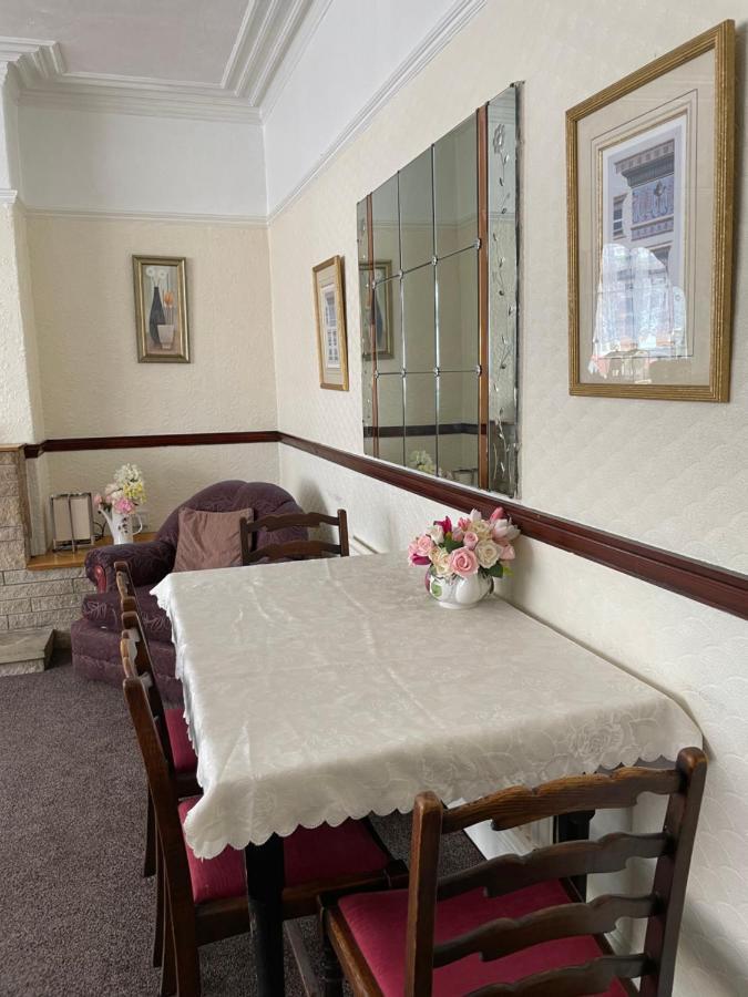 The Jewel Of The Sea Bed & Breakfast Blackpool Exterior photo