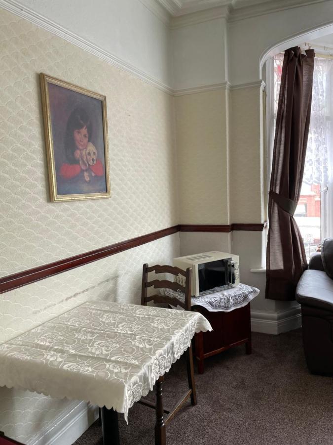 The Jewel Of The Sea Bed & Breakfast Blackpool Exterior photo